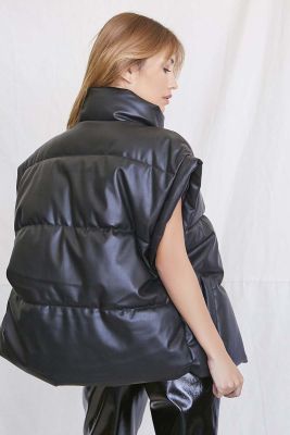 Chaleco Puffer PU Forever21